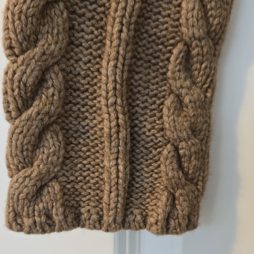 Old Navy V-Neck Cable Knit Sweater - Light Brown/Tan. Size XS - Picture 7 of 14